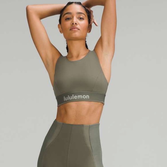 Everlux High-Neck Back-Keyhole Train Bra - Picture 3 of 11